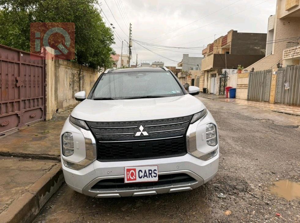 ميتسوبيشي اوتلاندر